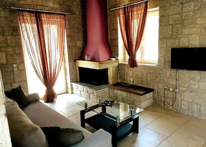 *orizontas*/5' From Town-sea/mountain View Apartman Fríni